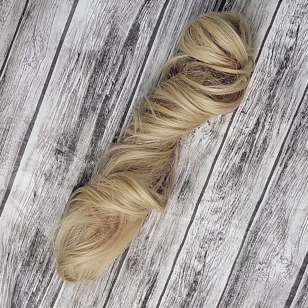 Medium Blonde Claw Clip Ponytail Wig - Picture 7 of 7